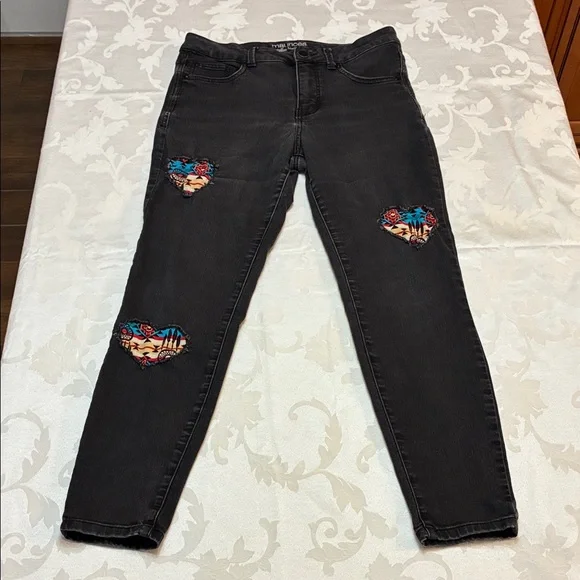 Maurices Black Jeans with Colorful Patched Hearts, Everflex High-Rise, Size 10 - Picture 3 of 12